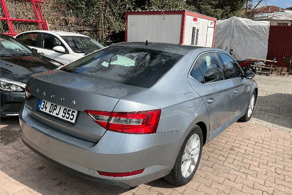 SUPERB PREMIUM 1.6 TDI SCR 120 HP DSG 2