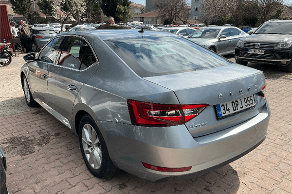 SUPERB PREMIUM 1.6 TDI SCR 120 HP DSG 3