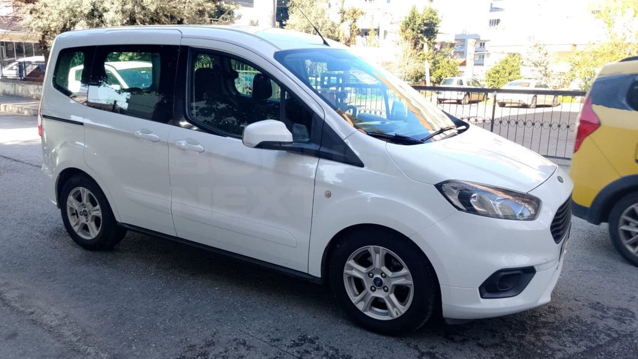 TOURNEO COURIER KOMBI MCA 1.5 L TDCI 100PS DELUXE (6.2) 5
